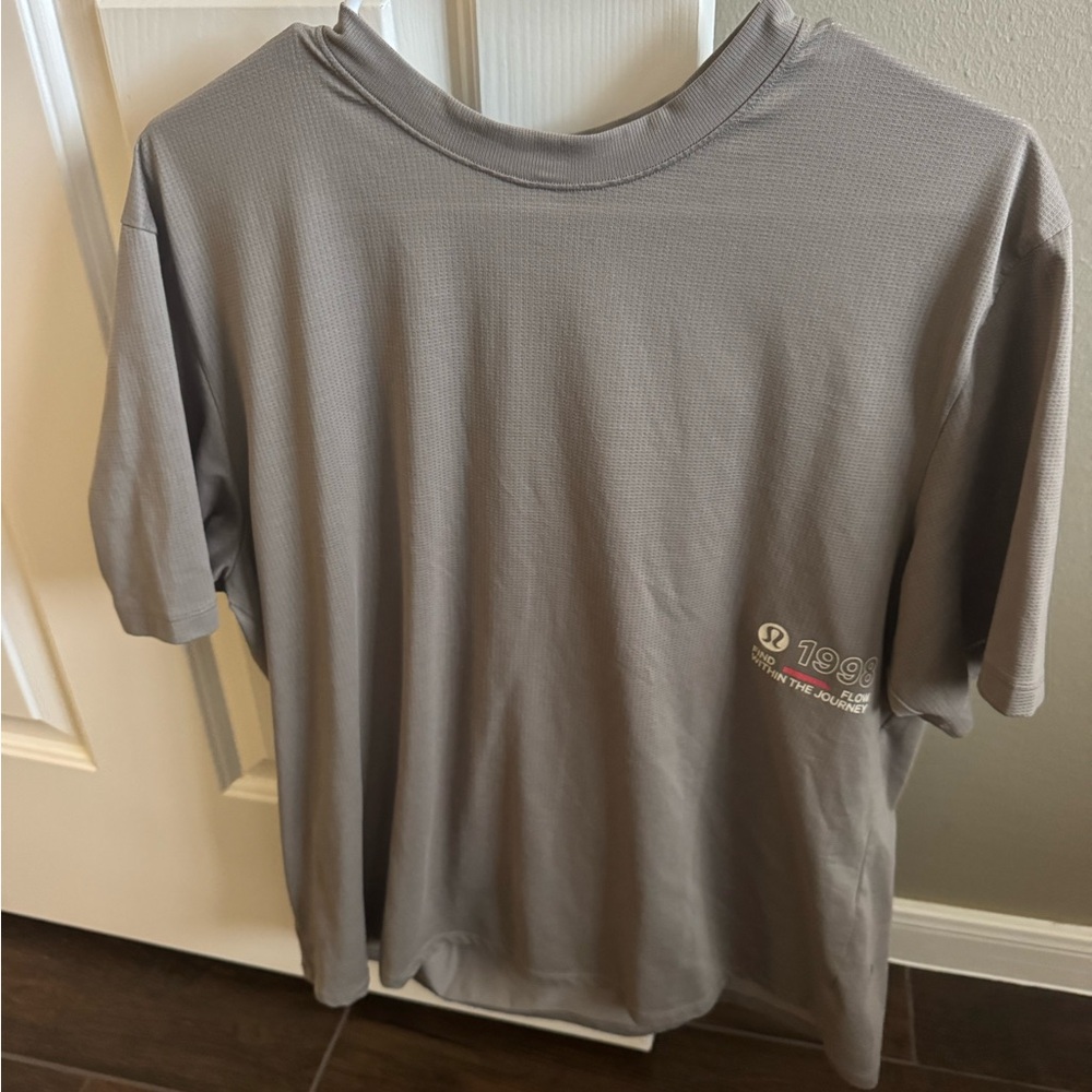 Men’s lululemon shirt - medium